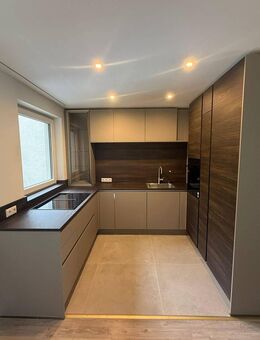 Sanierte und sehr schöne 3 Zimmerwohnung mit Balkon - Frankfurt (Main)