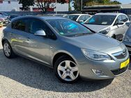 Opel Astra J 1.4 Design Edition*SitzH*PDC*TÜV NEU - Berlin