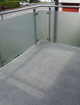 Charmante 3-Zimmer-Wohnung mit Balkon und Garage in gepflegter kleiner Wohnanlage - Waldkraiburg