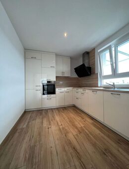 gemütliche Dachwohnung mit Terrasse drei Zimmer in Waldshut/Bergstadt - Waldshut-Tiengen