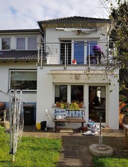 Zweifamilienrheieneckhaus mit 2 Eingängen in Köln Heimersdorf - Köln