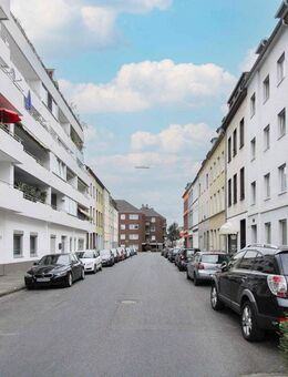 JOBCENTER: Frisch sanierte 3,5 Zimmer Wohnung in Krefeld mit Garage, Aufzug und Einbauküche - Krefeld