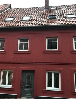 +++ zentral gelegene Erdgeschosswohnung mit Kamin und großer Terasse ab 01.12.25 in Altentreptow zu vermieten +++ - Altentreptow