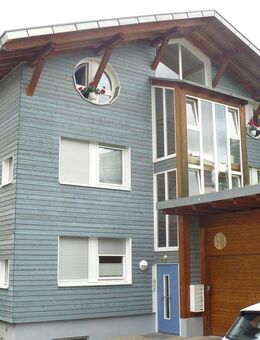 Schöne 2,5 Zimmer-Wohnung im Niedrig-Energie-Holzhaus in Leonberg-Ramtel - Leonberg (Baden-Württemberg)