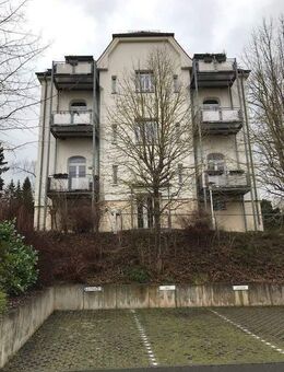 Gemütliche 4-Raum-Wohnung mit 2 Balkonen in Villa - Gera