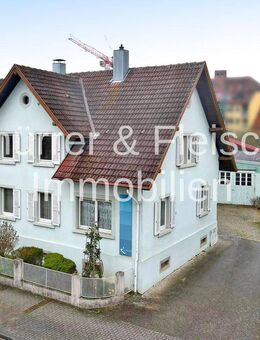 Historisches Zweifamilienhaus mit Nebengebäuden, Bauplatz & Bauerngarten in Achern-City - Achern