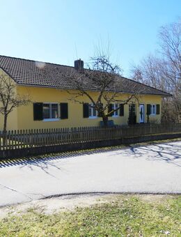 Einfamilien-Landhaus mit ELW im Bungalowstil in absolut ruhiger und unverbaubarer Aussichtslage Nähe Lalling - Lalling
