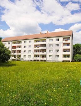 !! Wohnen im grünen Ebersdorf !! Gemütliche 3-Zimmer-Wohnung mit Balkon und Tageslichtbad - Chemnitz