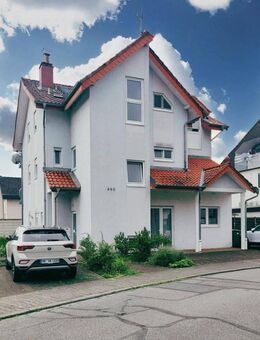 Helle Dachgeschosswohnung in ruhigem Wohngebiet - Bürstadt
