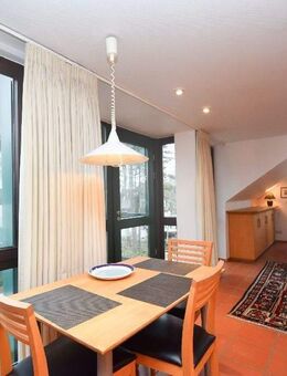 Möblierte Dachgeschosswohnung in schöner ruhiger Waldrandlage in Refrath - Bergisch Gladbach