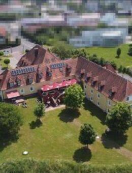 Ansprechendes riesiges Anwesen - geeignet als Mehrfamilienhaus, Ärztehaus, betreutes Wohnen oder Hotel - in 97723 Oberthulba (ID 10510) - Oberthulba