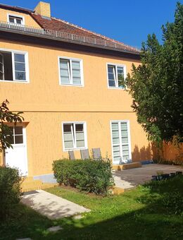 Energetisch kernsanierte 2 Zi.-Wohnung mit sonniger Terrasse, gutem Schnitt, Wannenbad, Fußbodenheizung, Einbauküche - Luckenwalde