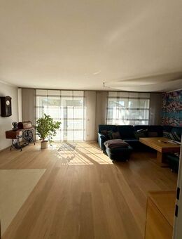 Gefragte Lage Neutraubling: Familienfreundliche DHH mit PV und Gartenoase - Neutraubling