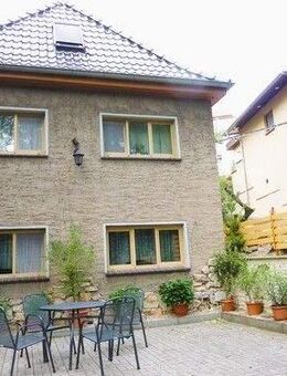 - Einfamilienhaus mit Terrasse, unterkellerten Garagen und Wald - - Weißenfels