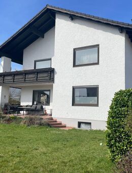 Gepflegtes Zweifamilienhaus mit je 4 Zimmer, Garten und Doppelgarage in zentraler Lage! - Mainburg