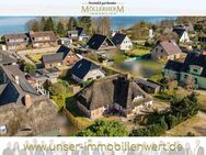 Reetdach-Fachwerk-Kate mit Gästehaus auf großem Grundstück in Pogeez - Pogeez