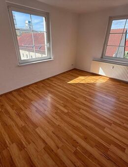 Ruhige helle Zweiraumwohnung mit Balkon - Leuna