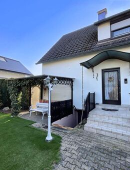 Attraktives Zweifamilienhaus mit großem Grundstück - Kuppenheim