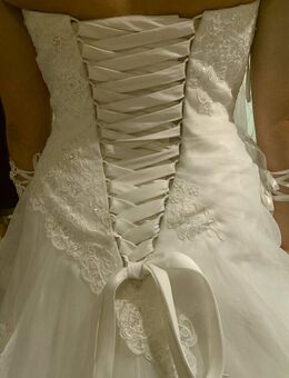 Ein Traum in Weiß - sweatheart Brautkleid, A-Linie mit Spitze, Gr. 36/38 - Legau
