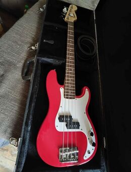 E-Bass von Squier. Fender Lizenz - Marktoberdorf Zentrum
