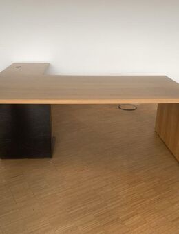 Bene P2 Chefschreibtisch mit Stehpult - Dreieich Zentrum