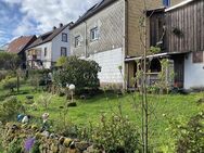 Sympathisches Einfamilienhaus mit Süd-Garten und reichlich Platz zum Handwerken sucht neue Bewohner! - Geiselberg