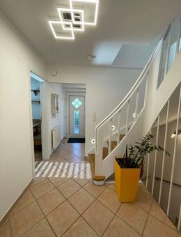 Schöne, gut geschnittene Doppelhaushälfte mit Garten - umfassend renoviert - in schöner Wohngegend - Nürnberg