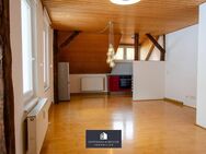 2-Zimmer-Dachgeschosswohnung mit KFZ-Stellplatz in zentraler Lage, nähe Klinikum - Amberg