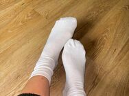 Getragene Socken in Weiß - Nordharz