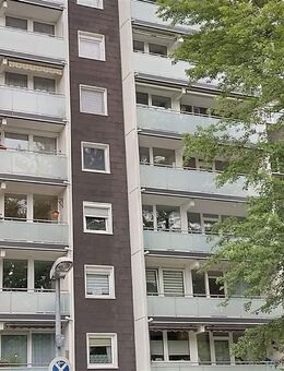 Attraktive 3,5-Zimmer-Eigentumswohnung mit Balkon und Personenaufzug in gepflegten Mehrfamilienhaus - Essen