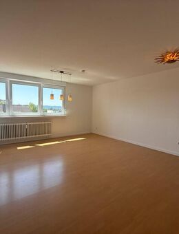 SCHÖNE 4-ZIMMER ETAGENWOHNUNG IM HAGENBACHER RING MIT GARGENSTELLPLATZ - Schwäbisch Hall