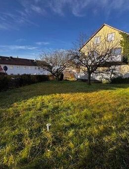 Das perfekte Zuhause für Familien mit dem Wunsch nach einem großen Garten ! DHH in Top Wohnlage Sackgassenendlage - Feuchtwangen