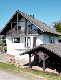 Charmantes Einfamilienhaus mit Garten, Doppelgarage und großem Carport – gepflegt, ruhig und alltagstauglich - Reichshof