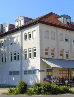 Ab Oktober 2025: Geräumige 2-Zimmer-Wohnung mit neuem Laminatboden "Dielenoptik" und Bad mit Dusche - Senftenberg