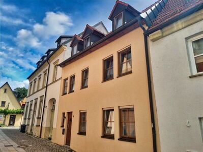 Charmantes Stadthaus (ca. 175 m² Wfl.) mit Freisitz und Balkon in zentraler Lage von Haßfurt