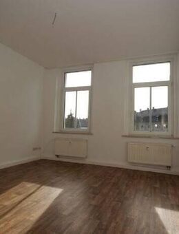 RENOVIERT! **2-Zimmer-Wohnung mit saniertem Badezimmer und Balkon zu vermieten** - Plauen