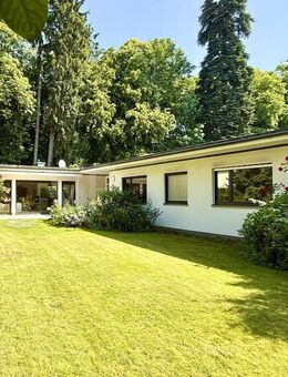 VON POLL - BAD HOMBURG: Bungalow mit eingewachsenem Garten in Bestlage - fußläufig zum Schlosspark - Bad Homburg (Höhe)