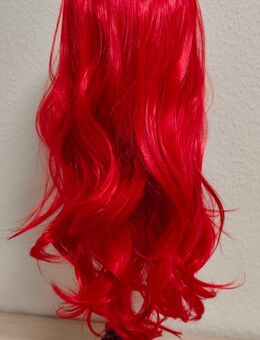 Stella verkauft Perücken - Braunsbedra Krumpa