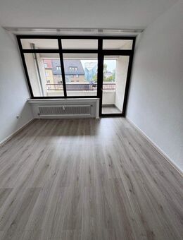 Helle 4,5 Raum Wohnung mit Balkon am Lutherplatz - Duisburg