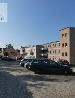 2-R-Whg mit EBK mögl., Bad mit Fenster, Abstellraum in der Wohnung, Außenrollläden, PKW-Stellplatz im Hof - Werdau
