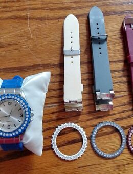 Schöne Damen Armband Uhr mit mehreren Wechselarmbändern - Dorsten