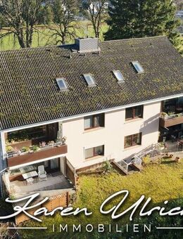 Attraktives Anlageobjekt: gepflegtes Mehrfamilienhaus mit Balkonen und Garagen in Harburg - Hamburg