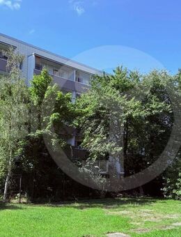 *Geräumige 4-Raum-Wohnung mit Balkon und Blick ins Grüne! PLUS: Einbauküche vorhanden* - Leipzig