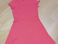 Esprit Mädchen Kleid korallenrot Größe 116/122 - Offenburg