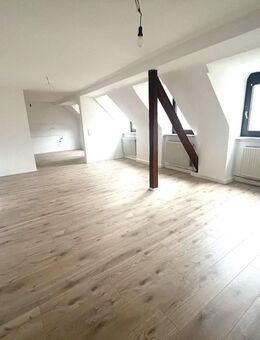 Charmante 2ZKB-Dachgeschosswohnung – zentral zwischen St. Johanner Markt und Nauwieserviertel - Saarbrücken