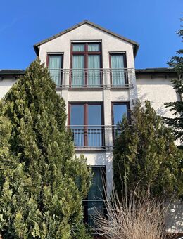 Attraktives Zweifamilienhaus mit Garten, Garage und PV - Anlage in Obertshausen zu verkaufen ! - Obertshausen
