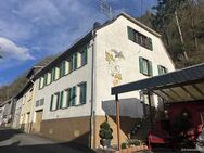 Großzügiges Ein- bis Zweifamilienhaus mit Garage, Carport und Terrasse zu verkaufen - Lorch (Hessen)