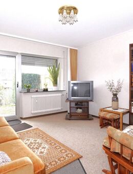 Viel Platz für alle: EG-Wohnung plus Maisonette, Gartenidylle und Garage inklusive - Pirmasens