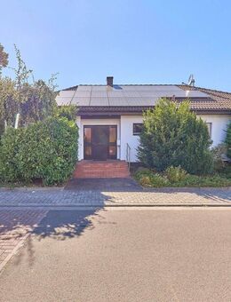 Winkelbungalow mit Souterrain, Photovoltaikanlage und Garten in ruhiger Lage - Meckenheim (Pfalz)