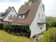 Modernisiertes 5-Zimmer-Einfamilienhaus, voll unterkellert mit Garage und Balkon in ruhiger Wohnlage - Hallenberg